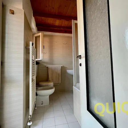 Caligaggio 18 - Charming On The Lakefront Apartment
